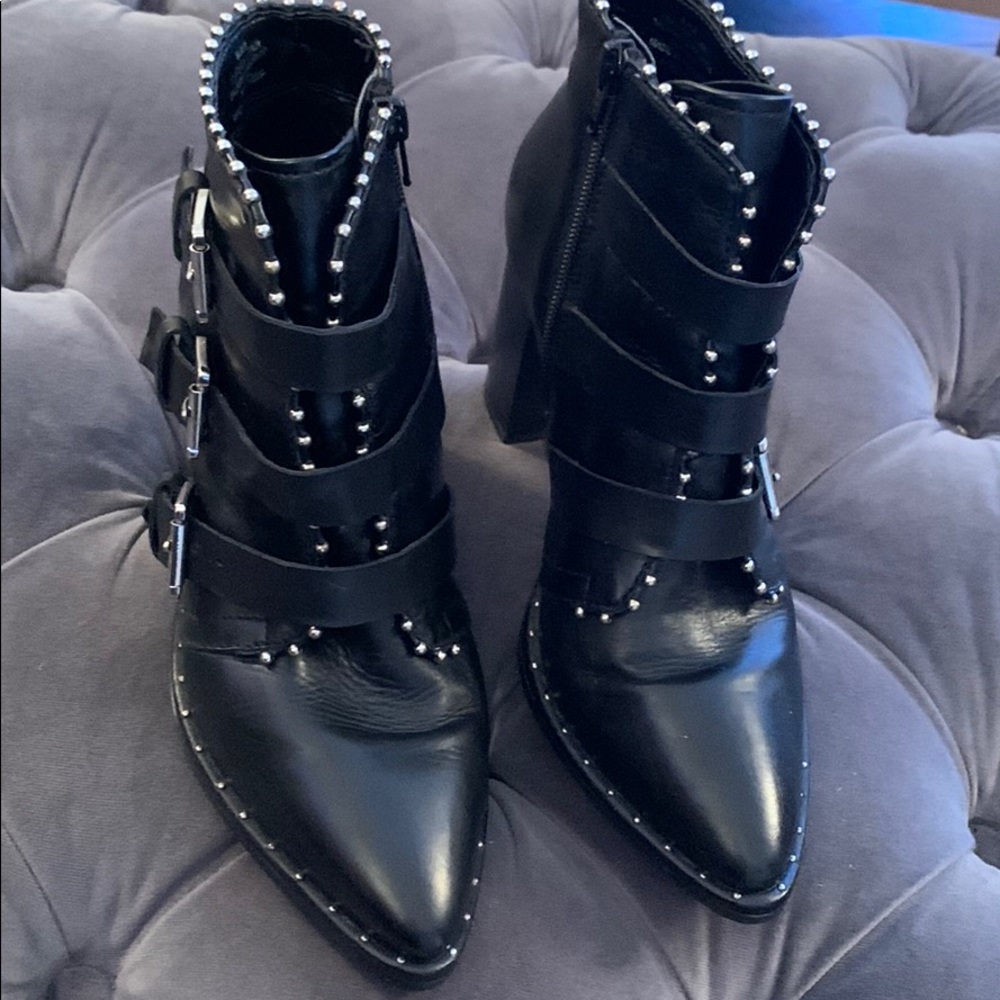 Steve Madden 3inch black booties sz 8
